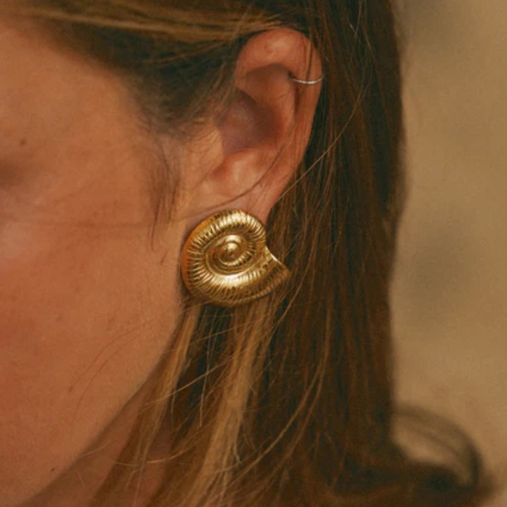 Gold Shell Earrings - Picture 2 of 4